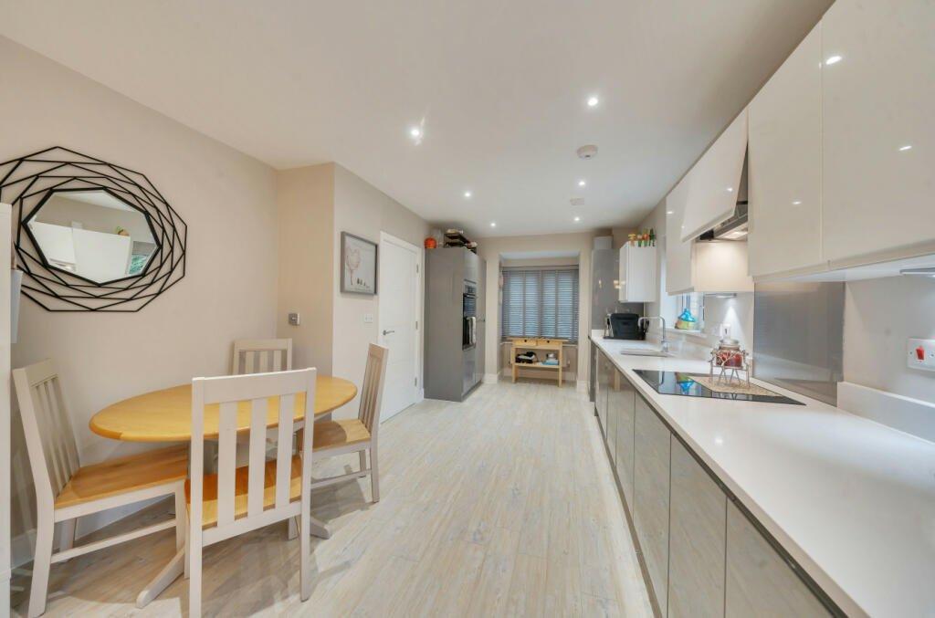 Kitchen/Dining Area