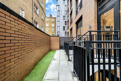 2 bedroom flat for sale - Dock Street, London E1