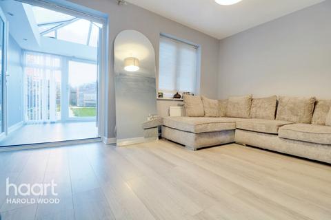 3 Dock Walk, Romford, RM3 7GR