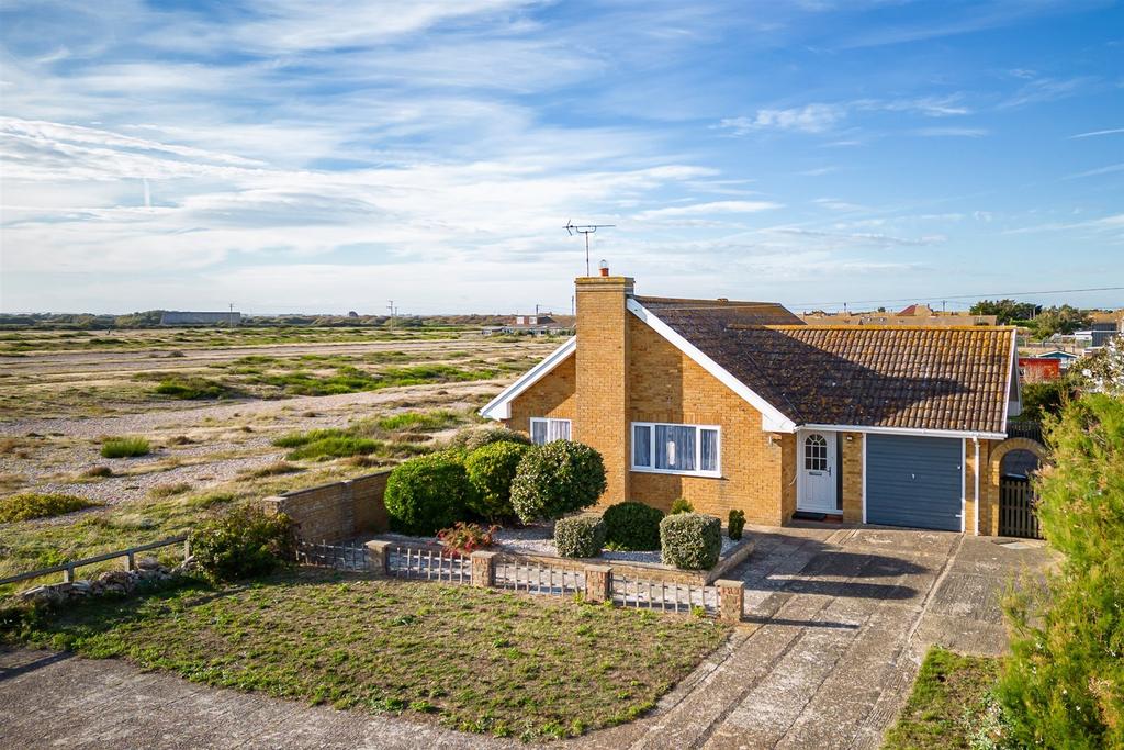 Coleville Crescent, Greatstone, New Romney, Kent 3 bed detached