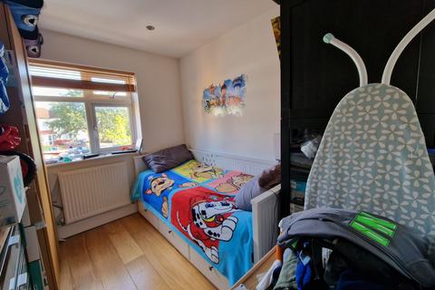 Flat 3, 2b Renters Avenue, London, NW4 3RA