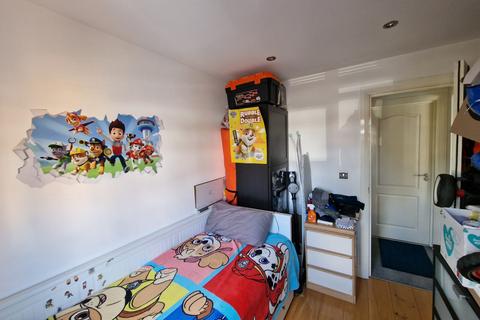 Flat 3, 2b Renters Avenue, London, NW4 3RA
