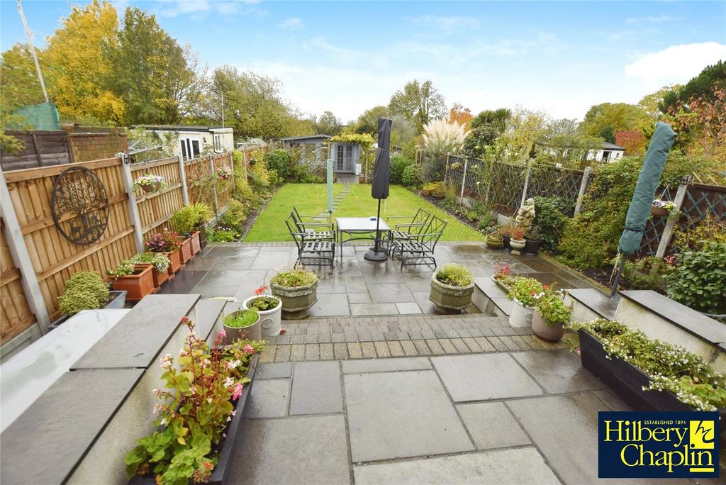 Kenilworth Gardens, Hornchurch, RM12 2 bed bungalow for sale £475,000