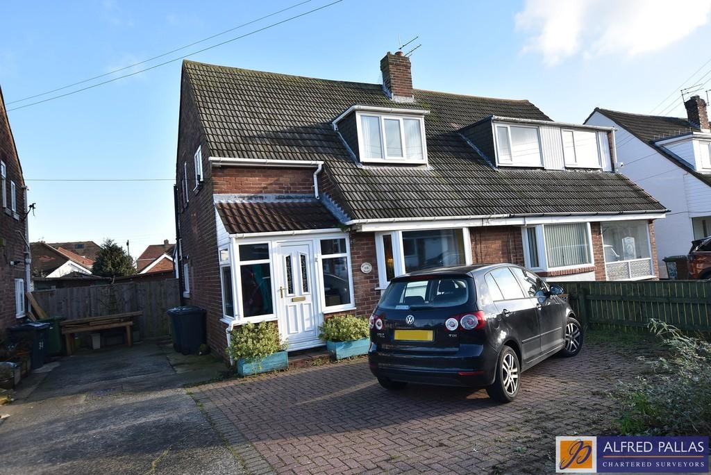 Wheatall Drive, Whitburn 3 bed semidetached house £239,950