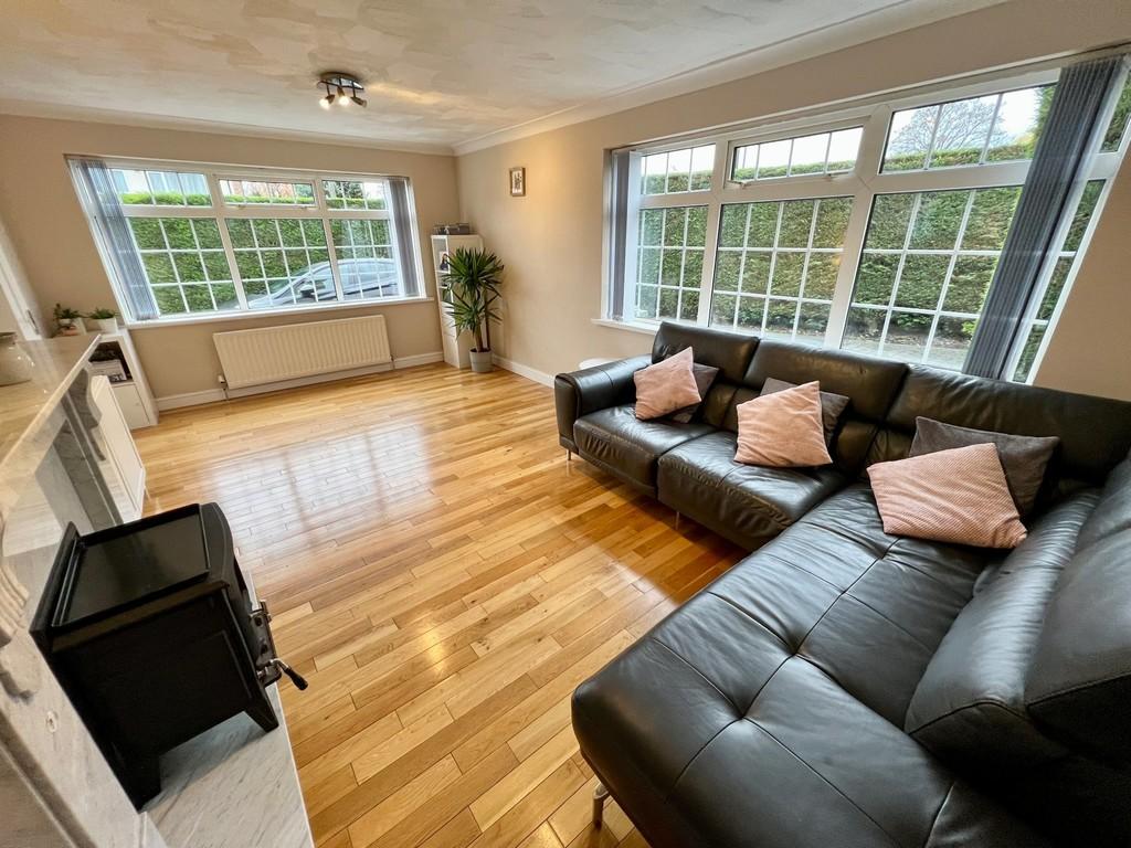 Yardley Wood Road, Shirley 3 bed semidetached house for sale £360,000
