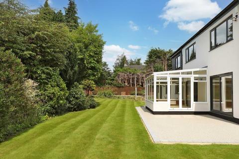 3 Howe Drive, Beaconsfield, HP9 2BG
