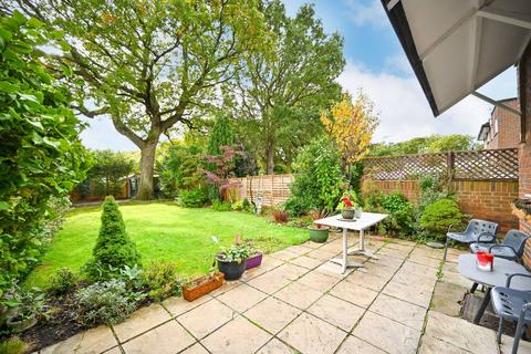 4 bedroom terraced house for sale, Keswick Avenue, Kingston Vale, London, SW15