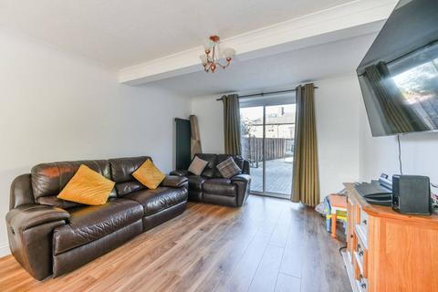 3 bedroom terraced house for sale - Reigate Avenue, Sutton, SM1
