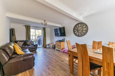 3 bedroom terraced house for sale - Reigate Avenue, Sutton, SM1