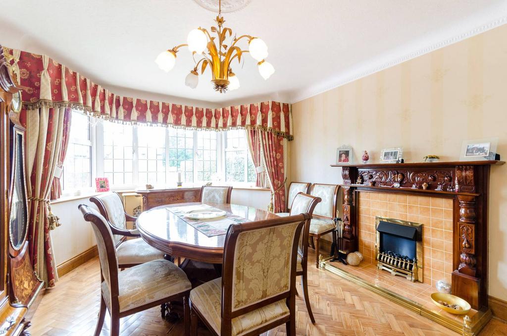 Chiltern Road, Sutton, SM2 3 bed detached house to rent £2,700 pcm (£