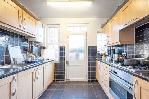 3 bedroom flat for sale, Aeroville, Colindale, London, NW9