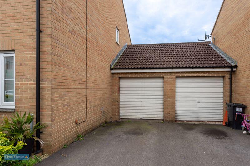 Garage/Parking