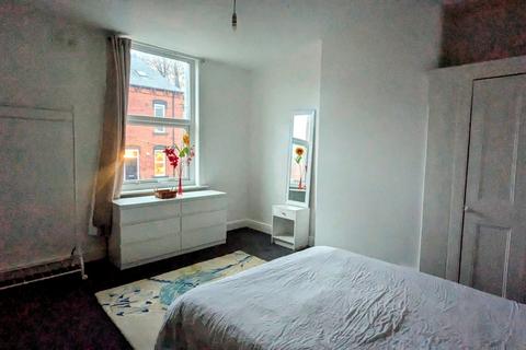 2 bedroom terraced house to rent, Pennington Grove, Leeds, LS6