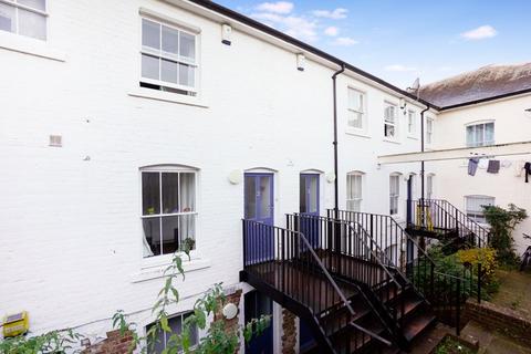 3 bedroom apartment to rent, Ivy Lane, Canterbury