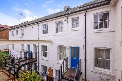 3 bedroom apartment to rent, Ivy Lane, Canterbury