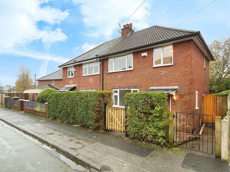 Eskdale Grove, Farnworth, Bolton 3 bed semidetached house £850 pcm (£196 pw)