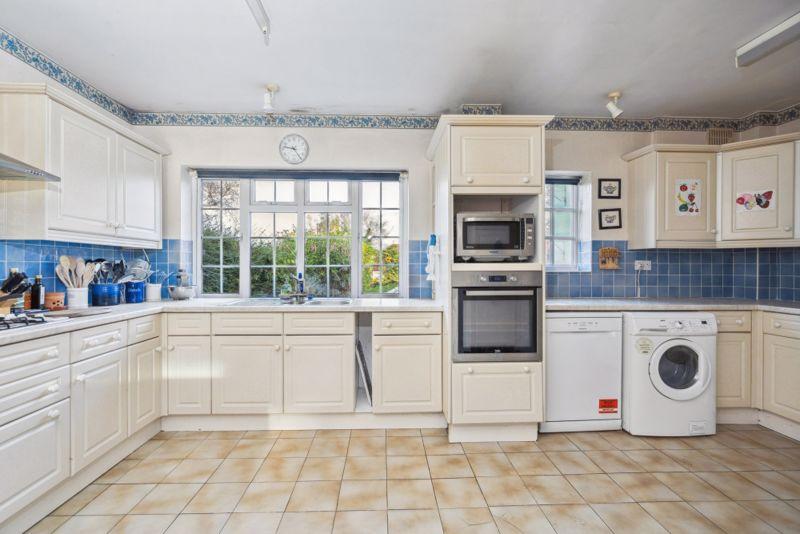 White Hill, Chesham 4 bed detached house for sale £850,000