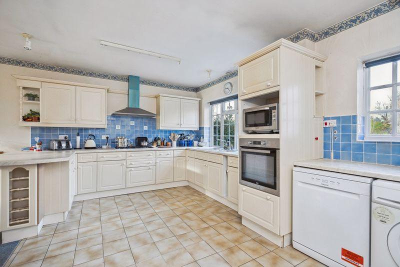 White Hill, Chesham 4 bed detached house for sale £850,000