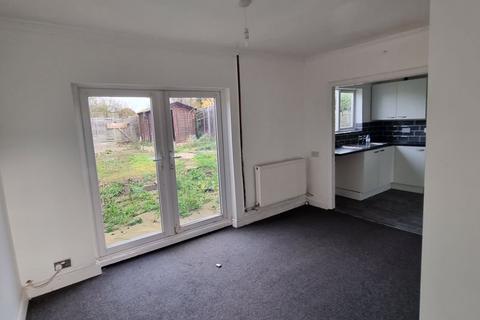 3 bedroom semi-detached house to rent - Meadow Road, Atherstone