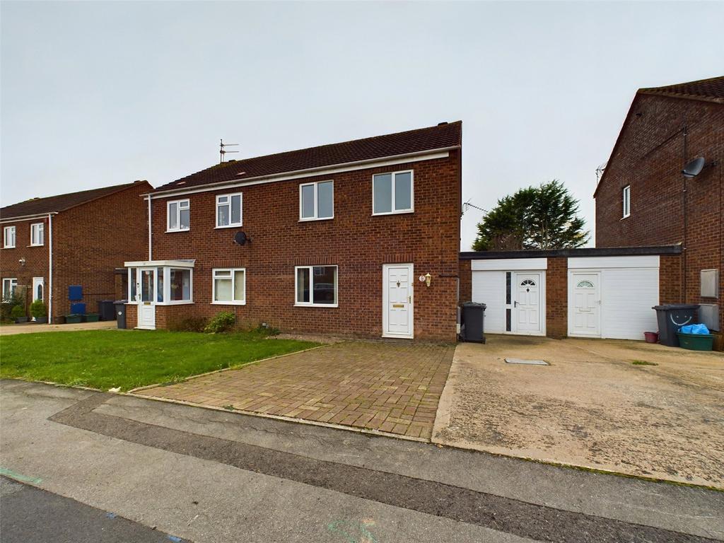 Gurney Avenue, Tuffley, Gloucester, Gloucestershire, GL4 3 bed semi