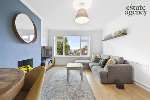 3 Markfield Gardens, London, E4 7NN