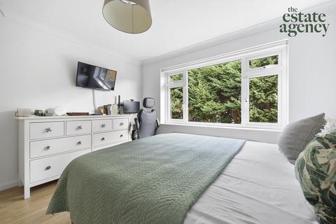 3 Markfield Gardens, London, E4 7NN