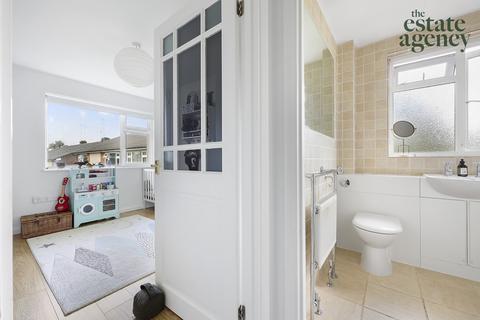 3 Markfield Gardens, London, E4 7NN