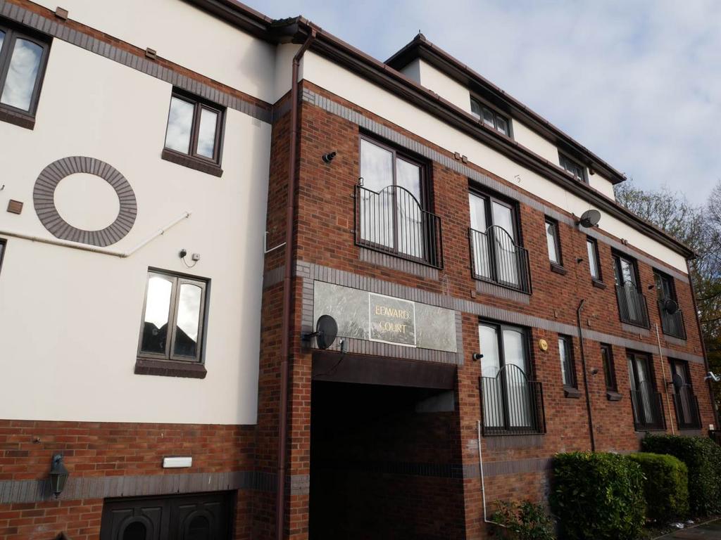 Edward Court, Capstone Road, Chatham Studio £700 pcm (£162 pw)