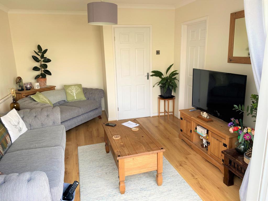 College Glade, Caerleon, Newport 3 bed semidetached house £1,000 pcm (£231 pw)