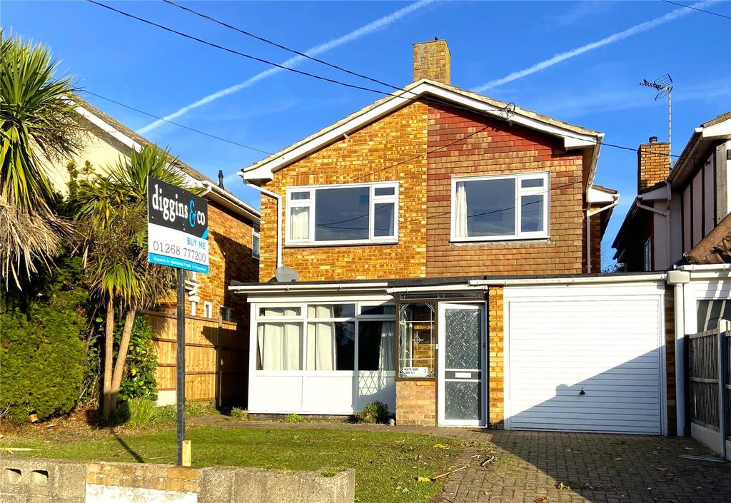 Leslie Road, Rayleigh, Essex, SS6 4 bed detached house for sale £475,000
