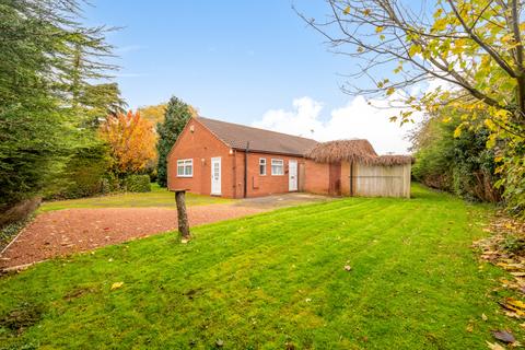 4 bedroom detached bungalow for sale - Barrowside, High Street, Newton-On-Trent, Lincoln, Lincolnshire, LN1 2JS