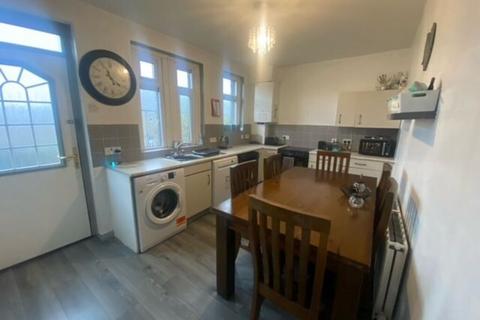 3 bedroom terraced house for sale, Storth Avenue, Huddersfield HD4
