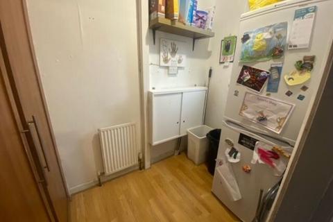 3 bedroom terraced house for sale, Storth Avenue, Huddersfield HD4