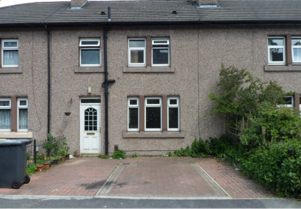 Storth Avenue, Huddersfield HD4 3 bed terraced house for sale £175,000