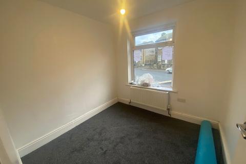 undefined, Swan Lane, Huddersfield HD1