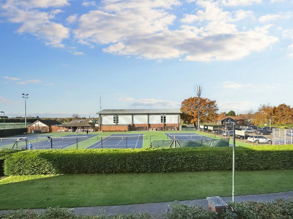 Mead Drive, Ipswich IP5 1 bed apartment for sale £225,000