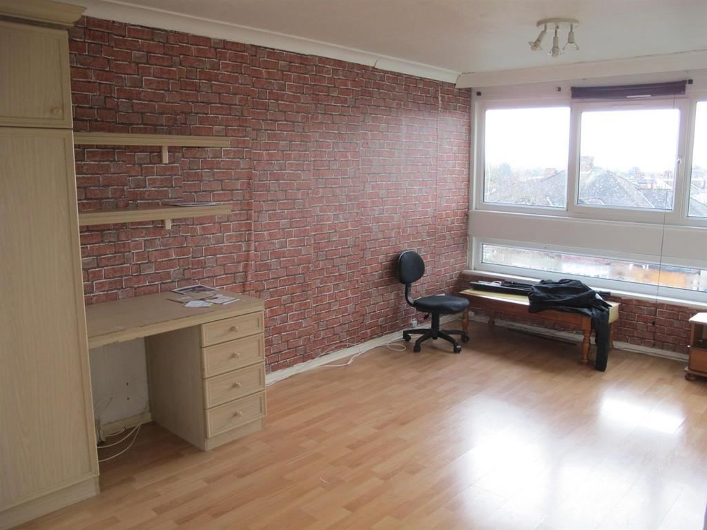 LONDON Studio for sale £250,000