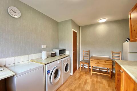 7 Falcon Close, New Mills, High Peak, SK22 4JQ