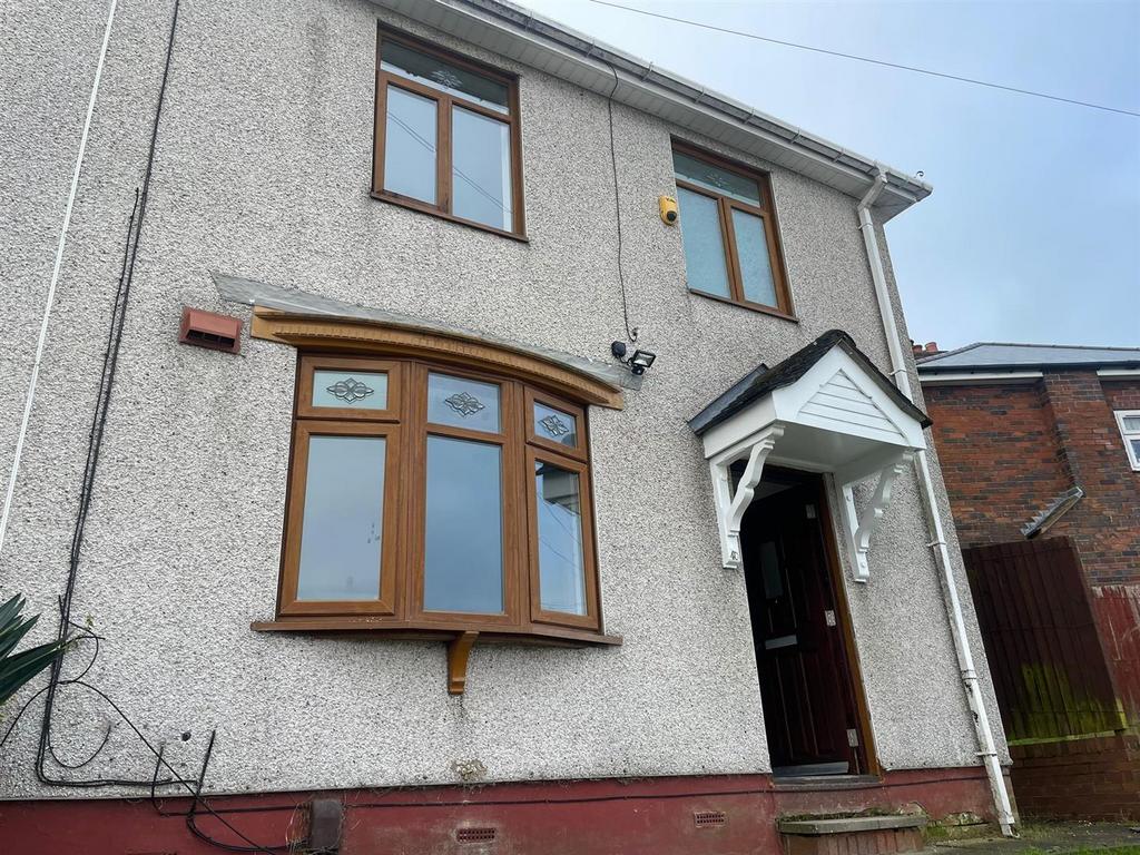 Bridgewater Crescent, Dudley 3 bed house to rent £1,200 pcm (£277 pw)