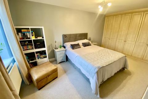 4 bedroom townhouse for sale, Elgar Close, Swindon SN25