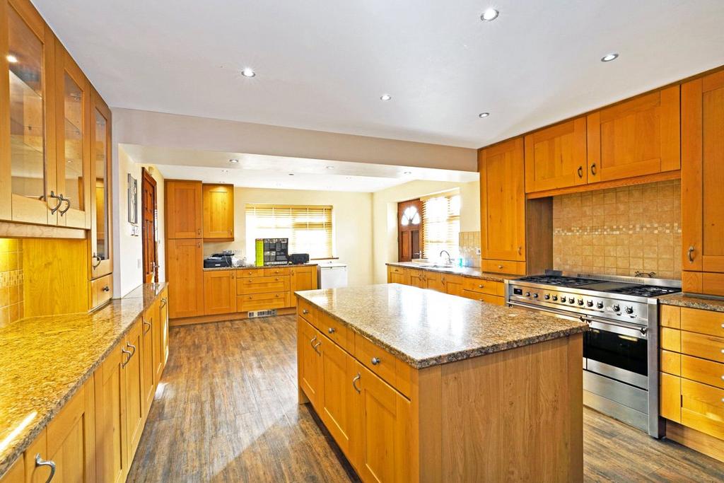 Hall Royd Lane, Silkstone Common, Barnsley, South Yorkshire, S75 5 bed bungalow for sale £895,000