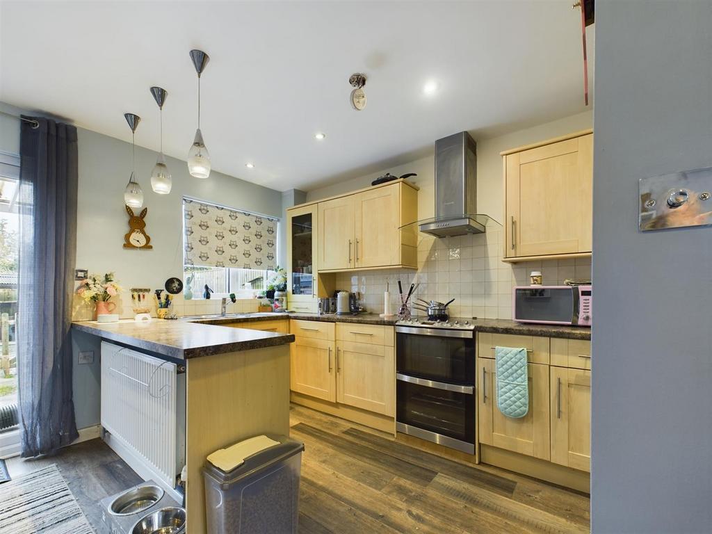 Greystoke Drive, Ruislip HA4 3 bed semidetached house for sale £529,950