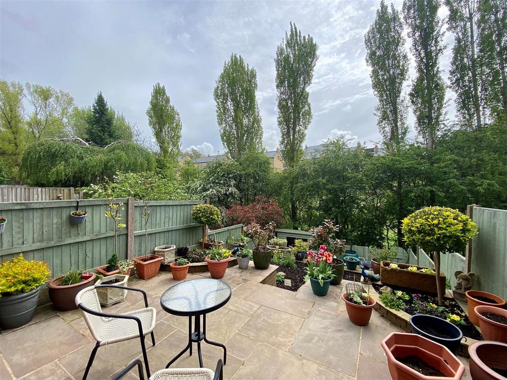 St. Road, High Peak SK22 3 bed townhouse for sale £285,000