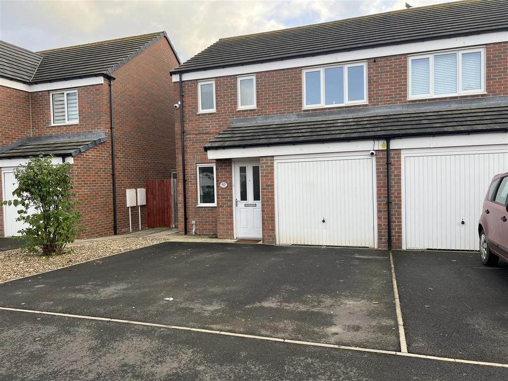 Alnwick Way, Amble, Morpeth 3 bed semidetached house £895 pcm (£207 pw)