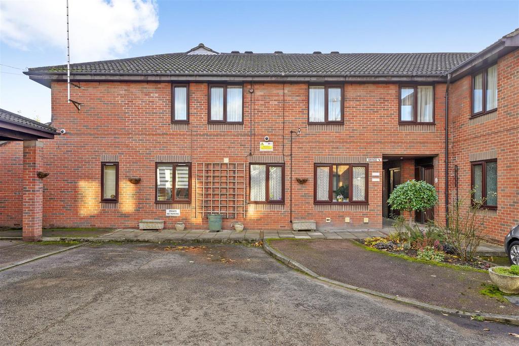 8 Betjeman Close - Ub Pf Jkwh Z6 Cqfmwk82wq (ID 15197)