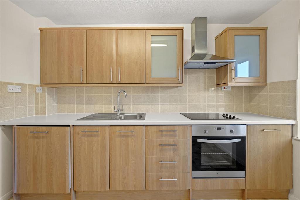 8 Betjeman Close - XUMWFVm AOD7 OHh PNpn De (ID 15198)