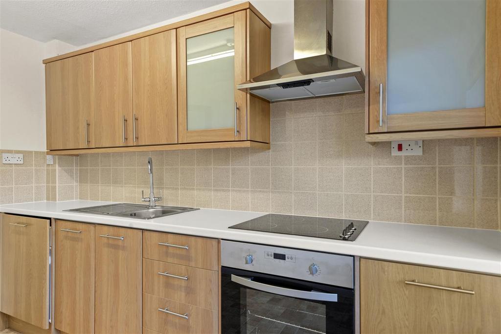 8 Betjeman Close - 3n T9 H51u CNw Mv162 Ivic (ID 15200)