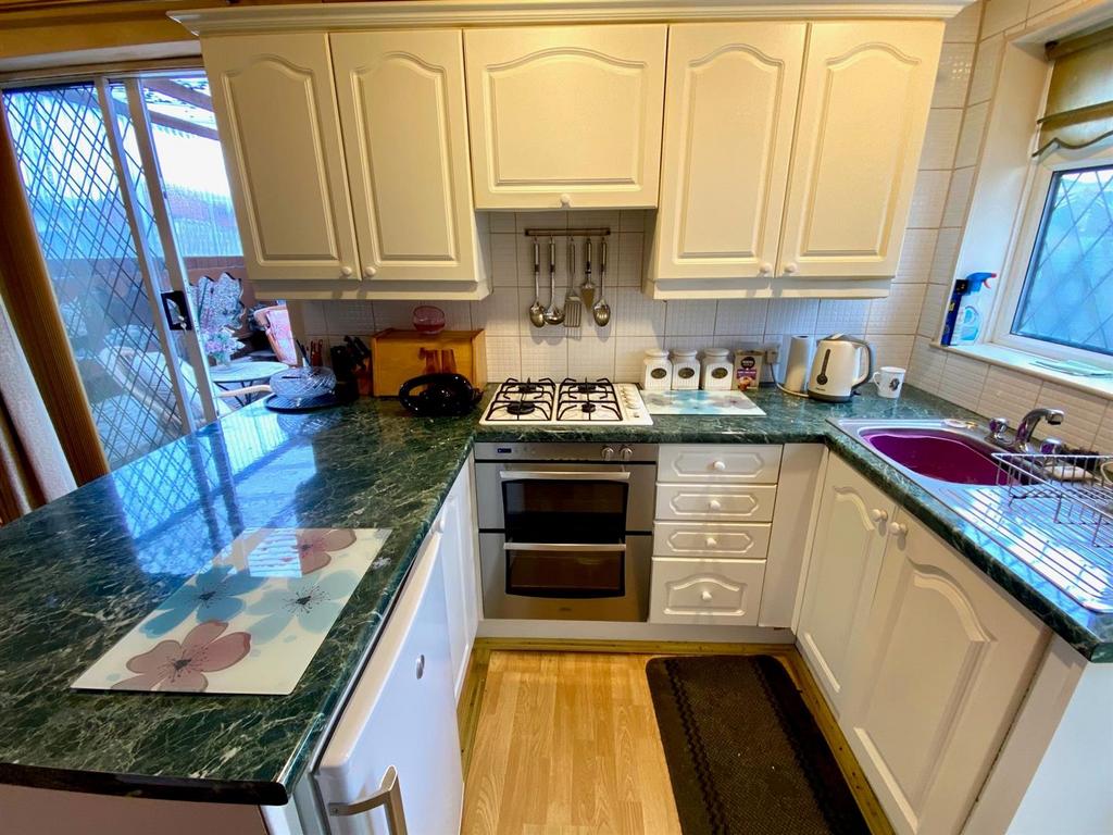 Sunny bank avenue 10 kitchen 3.jpg