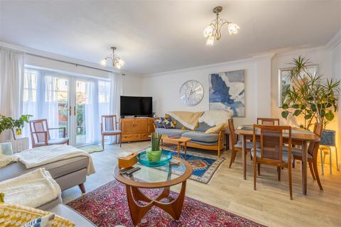 3 bedroom detached bungalow for sale - Eastwood Old Road, Leigh-On-Sea