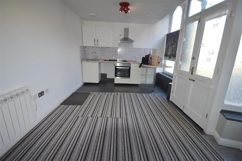 Penryn Street, Redruth 1 bed flat £600 pcm (£138 pw)